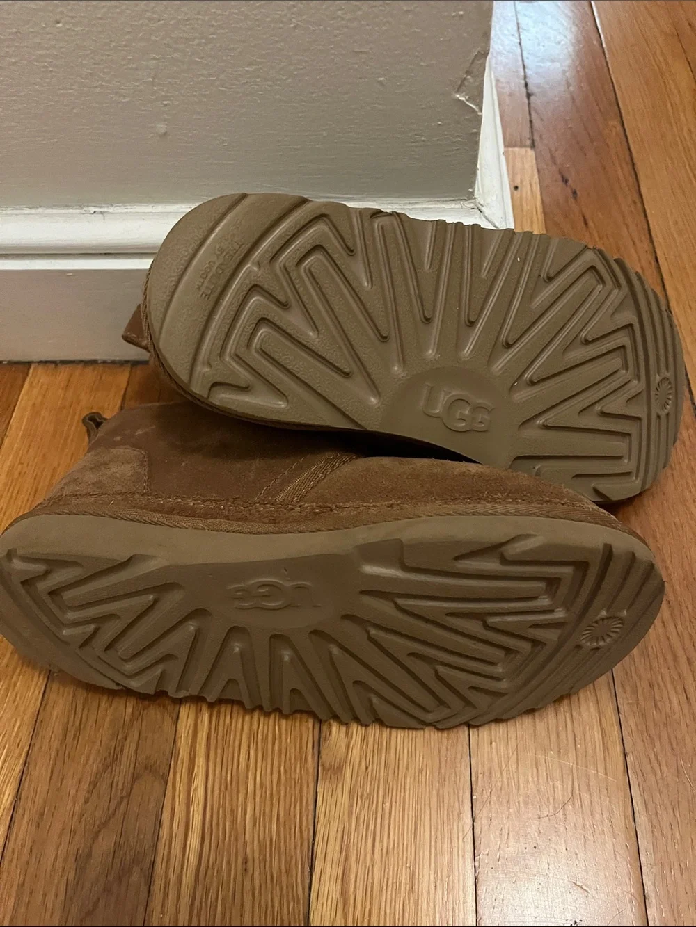 UGG Kids Chestnut Suede Sherpa-Lined Lace-Up Boots